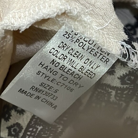 Umgee peasant style Boho tunic blouse white w/ blue embroidery Size S - Picture 8 of 9